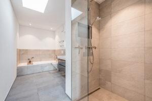 Dusche Badewanne Bad Oberlicht